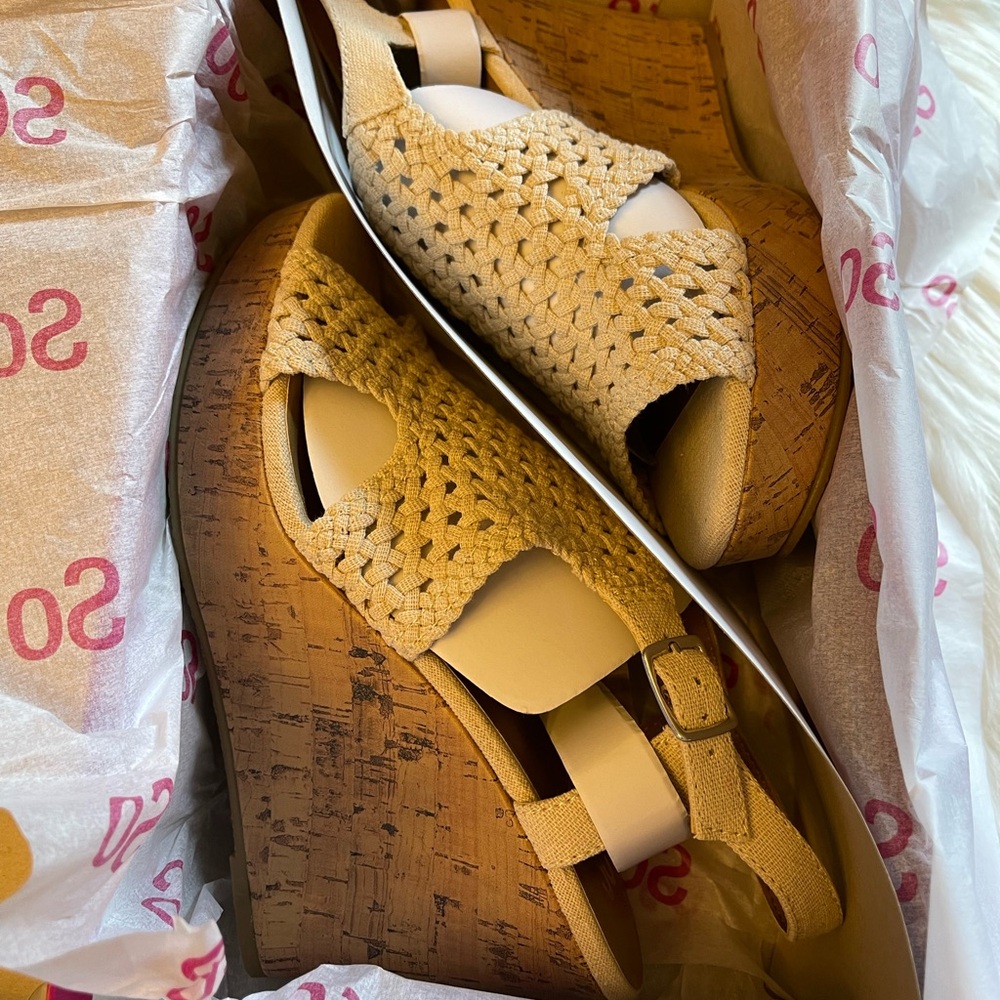 NWT So brand wedges